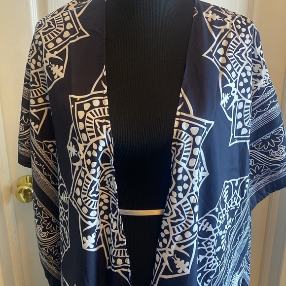 Women’s Black & White Bandana Print Halter Top XL & Cover-Up OS NWOT - Picture 7 of 10